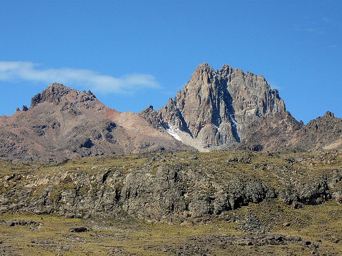 Đến ch&acirc;u Phi kh&aacute;m ph&aacute; thi&ecirc;n đường hoang d&atilde; Kenya